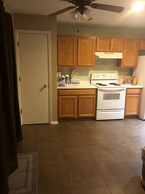 Building Photo - 899 Canary Ln