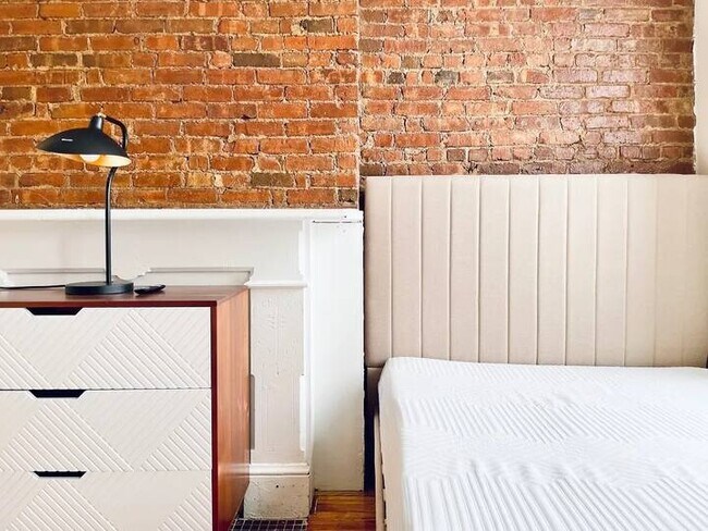 Photo - Furnished room/NOT APARTMENT Unit 5