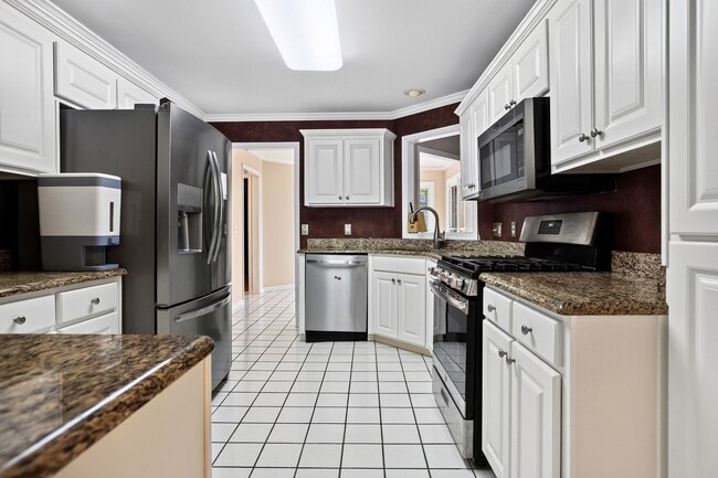 Photo - 1651 Flagstone Point NW