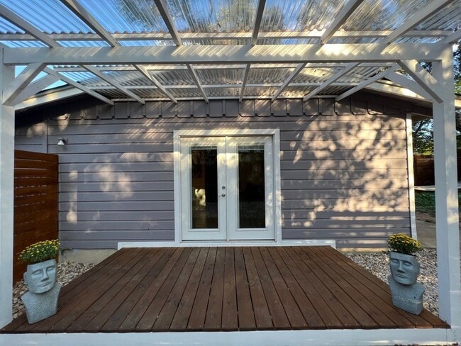 Photo - 211 Lessin Ln