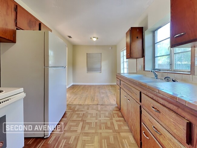 Photo - 1975 Rugby Rd