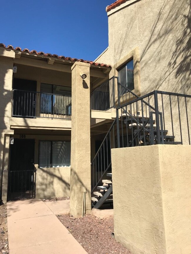 Building Photo - 8255 N Oracle Rd Rental