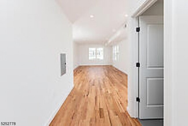 Photo - 125 Broughton Ave Unit 1