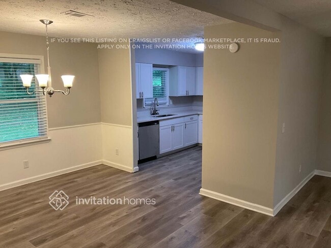 Photo - 590 Kenridge Cir