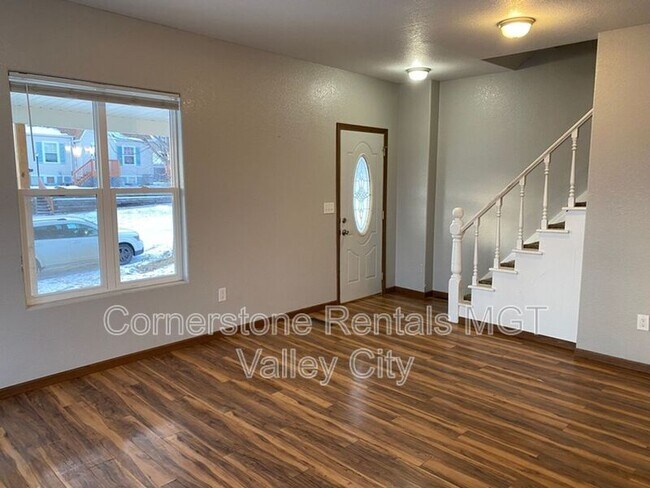 Photo - 642 2nd Ave NW