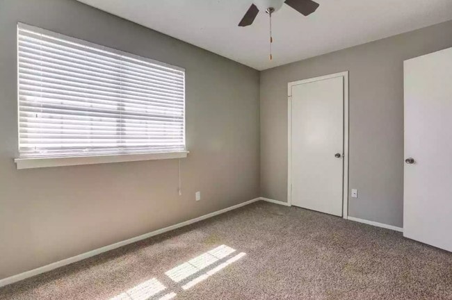 Photo - Country Oaks