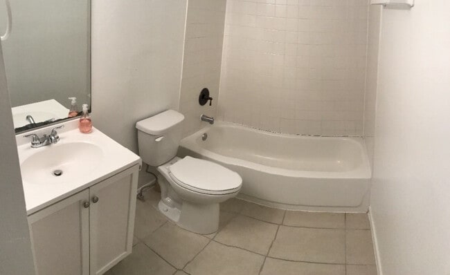 Photo - 1097 Highlands Dr Unit 4