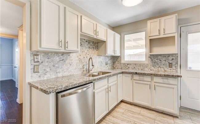 Photo - 1932 Hassett Ave