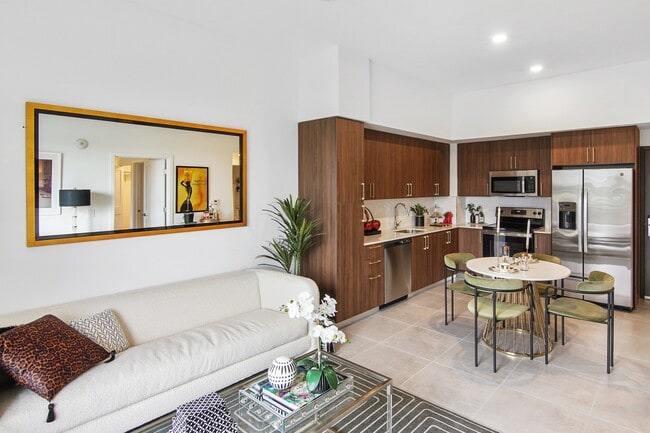 Photo - Hollywood Heights on the Boulevard