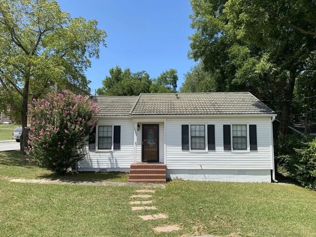 Building Photo - BEAUTIFUL HOME IN GREAT LOCATION!