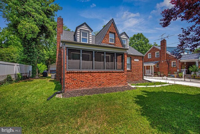Photo - 3704 Hamilton St