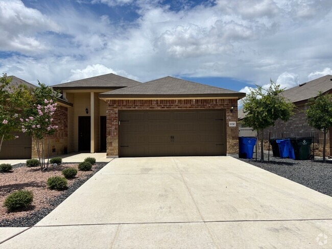 Building Photo - Luxury Duplex in Seguin with 3-bed, 2-bath... Rental