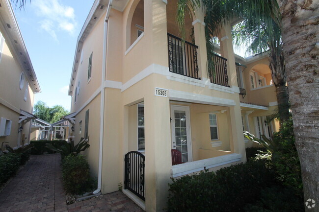 Building Photo - ***3 BED / 3 BATH TOWNHOUSE***VILLAGE WALK...