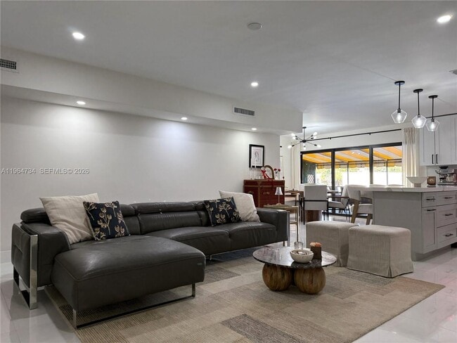 Photo - 15896 Kilmarnock Dr