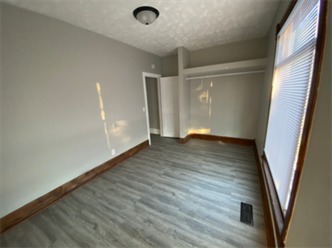 Photo - 5844 South St