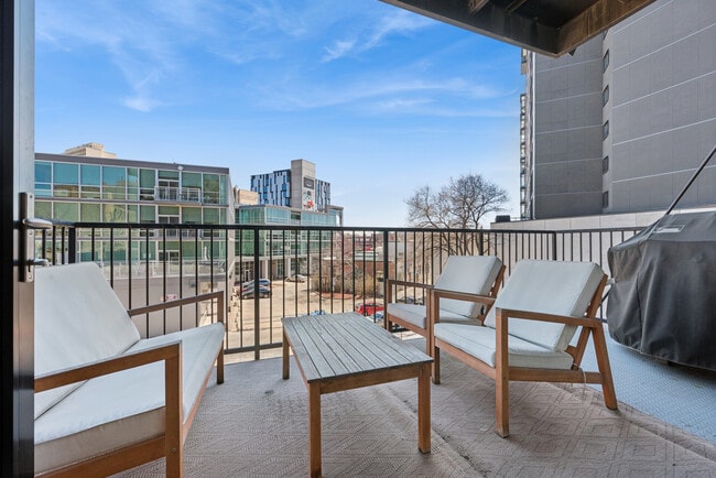 Photo - 1648 W Division St Unit 307