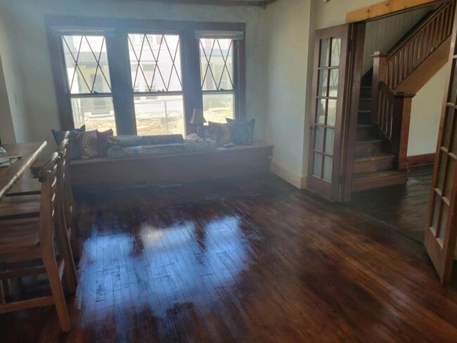 Photo - 219 S Broadway St