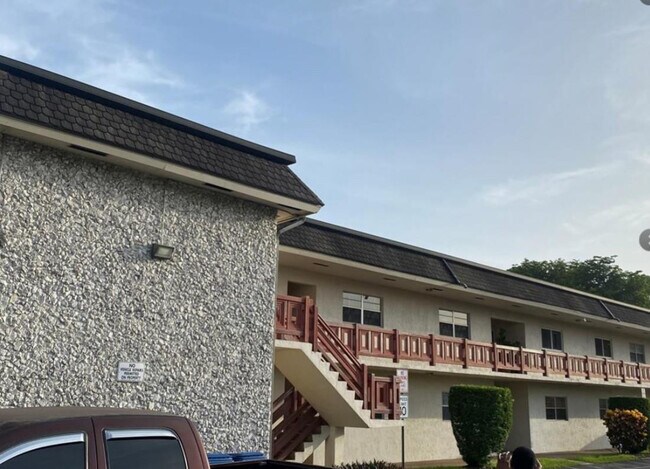 Photo - 5900 NW 17th Pl Unidad 103