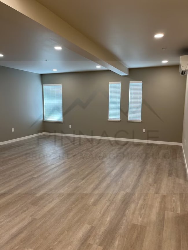 Photo - 1001 W Yakima Ave