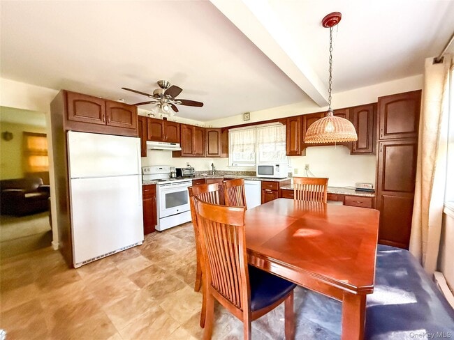 Photo - 8415 Soundview Ave