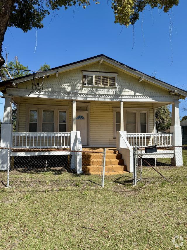 Building Photo - 4 bedroom in Jacksonville FL 32209 Rental