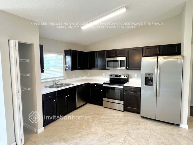 Photo - 426 NW Airoso Blvd