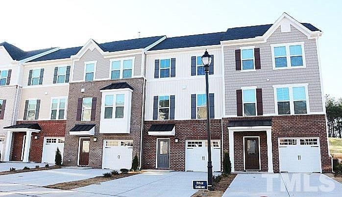 Room in Townhome on Suffield Way - Room in Townhome on Suffield Way