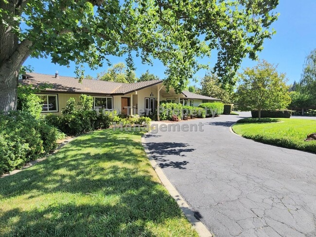 Building Photo - Spectacular 4 Bd/3 Ba, 2379 sf (plus separ... Rental