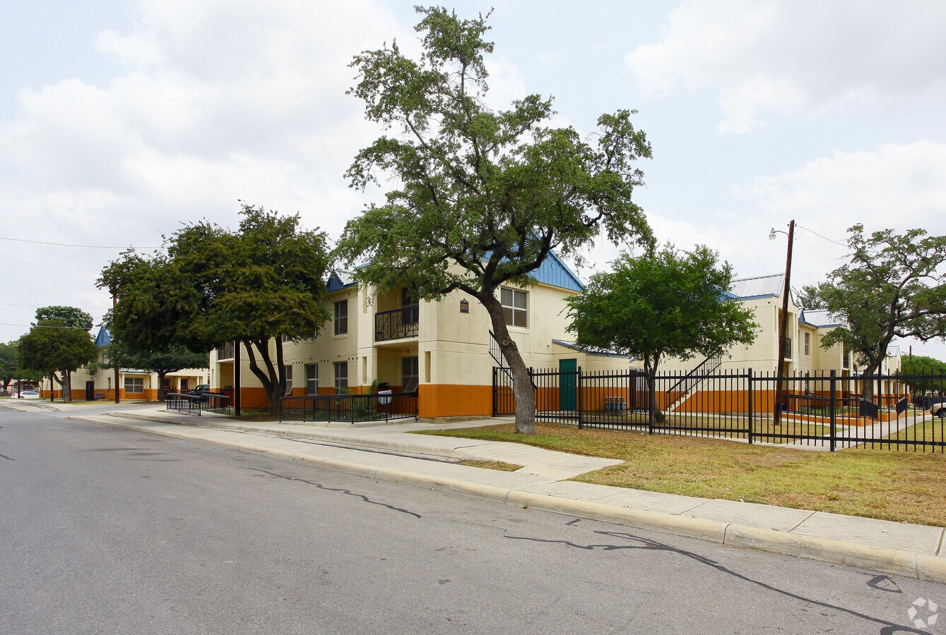 Photo - Alazan Apache Courts