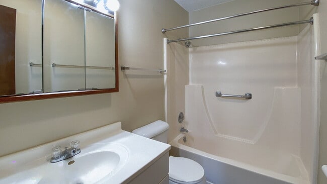 Photo - 445 Elm Pl Unidad L-23