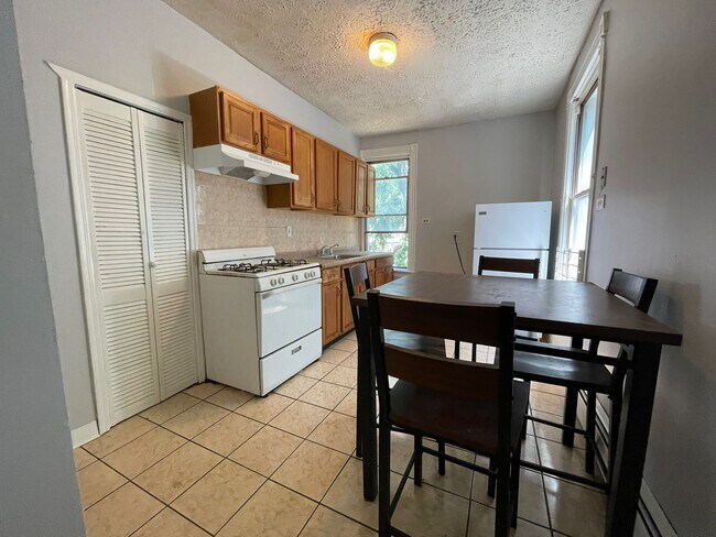 Building Photo - 116 Linden Ave Unit 2