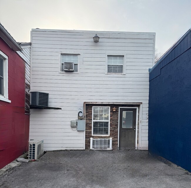 Photo - 107 N High St