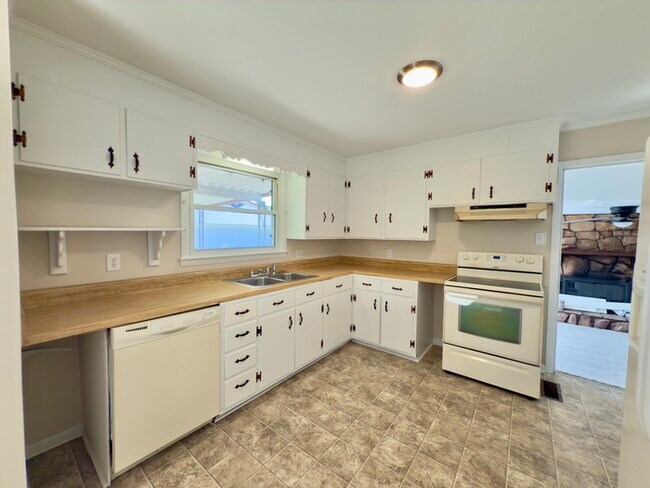 Photo - 222 Yorktown Rd