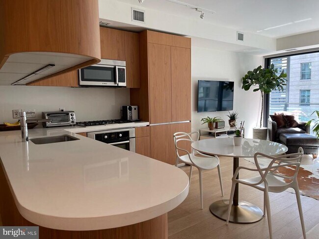 Photo - 925 H St NW Unit 409