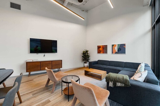 Photo - 853 W Blackhawk St Unit FL6-ID1466141P