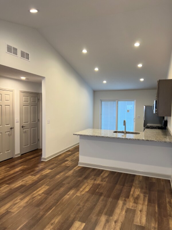 Photo - 415 Stewart Ct