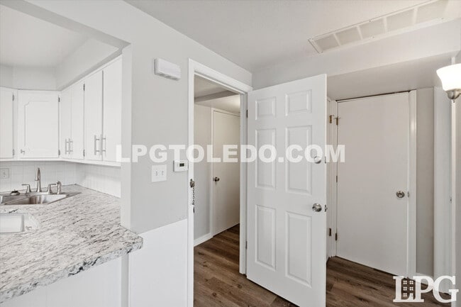 Photo - 3145 Sherbrooke Rd
