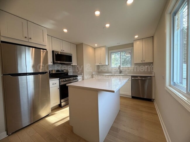 Photo - 3233 Twyford Rd