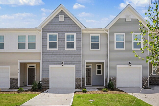 Building Photo - Brand-New Townhome Living in Raleigh!
