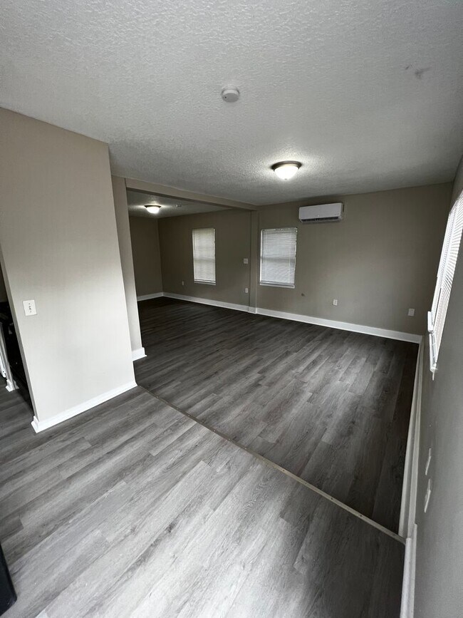 Photo - 2425 Dolphin Ave Unidad B - Check with Owner on maintenance