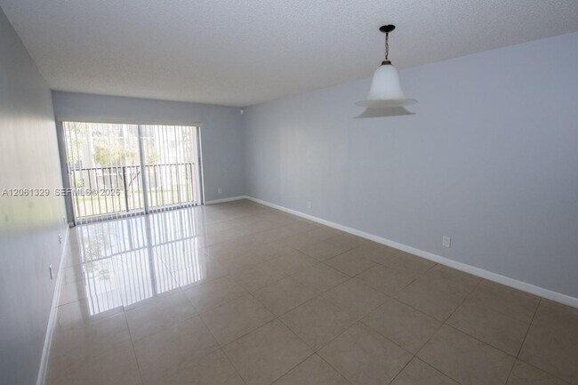 Photo - 8550 N Sherman Cir Unit 303