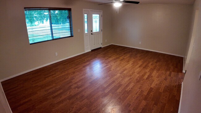 Photo - 3430 E Indianola Ave