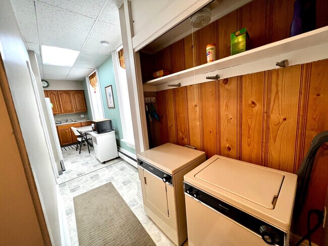 Laundry - 1409 13th St Unit 1