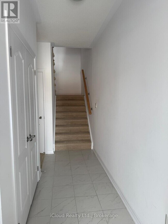 Photo - 386 Centre St