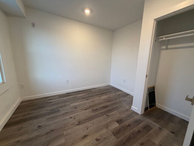 Photo - 240- 242 E Girard Unidad 1