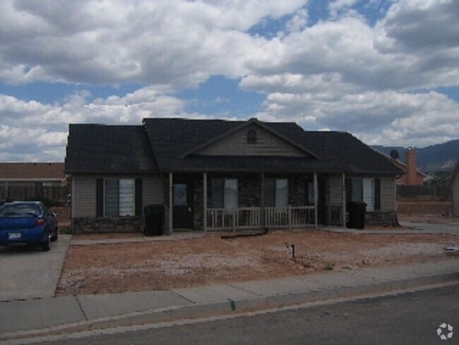 Building Photo - Cozy 2 bedroom Duplex Home