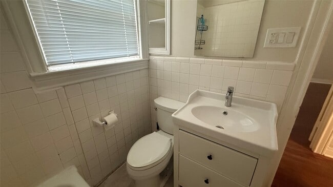 Photo - 1850 W Main St