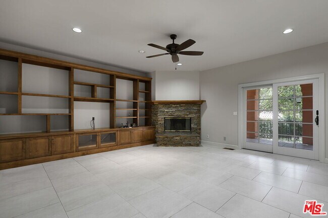 Photo - 1229 N Geneva St