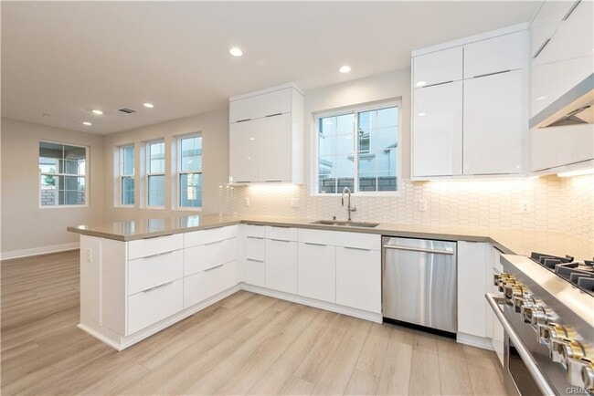 Photo - 589 McFadden St