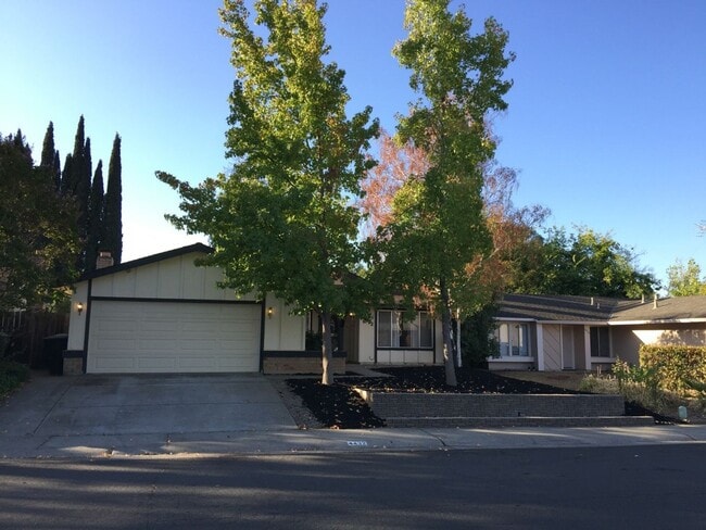 Building Photo - Clean Large 4 Bedroom 2 Bathroom Home For Rent - Section 8 Vouchers Accepted.